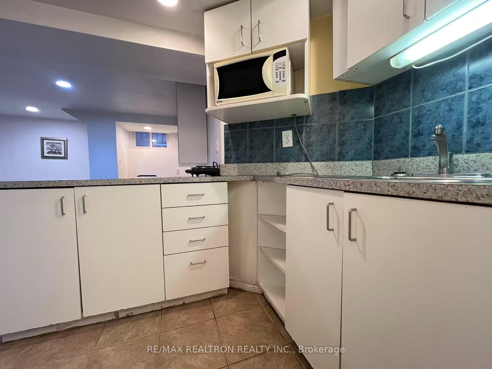108 Admiral Road, Unit 6 thumbnail 7
