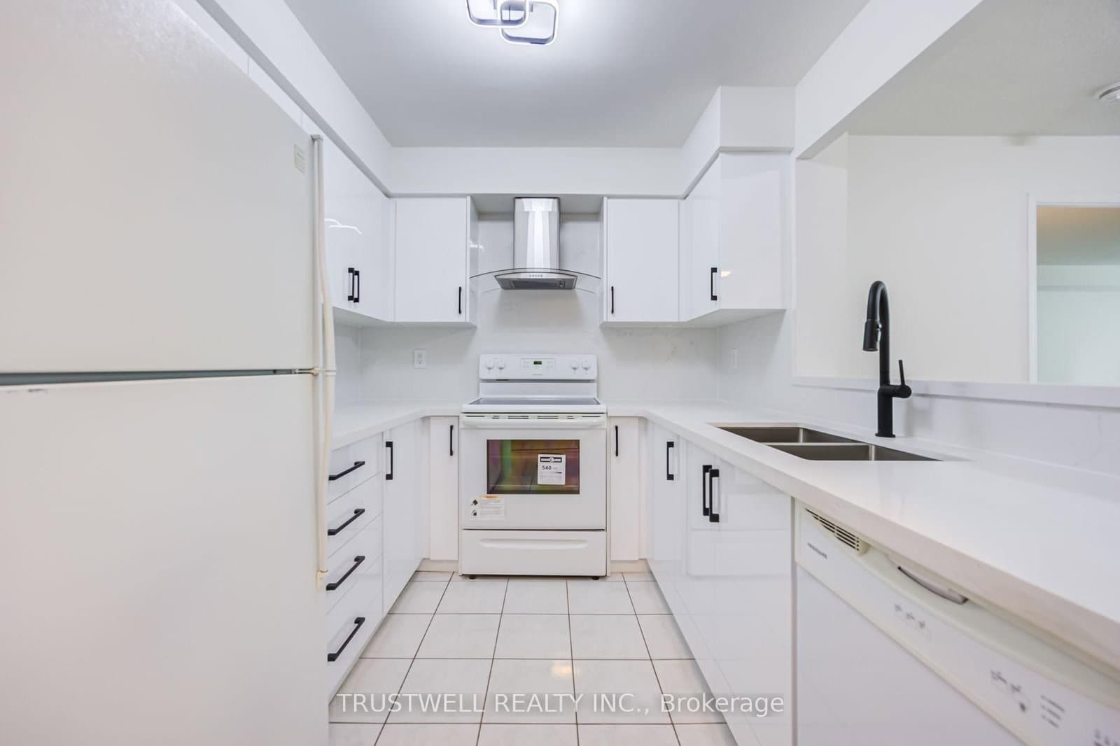 39 Pemberton Avenue, Unit 401 thumbnail 10