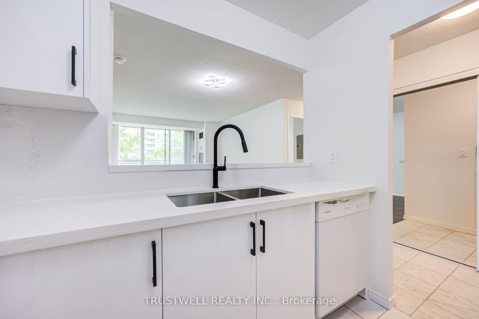 39 Pemberton Avenue, Unit 401 thumbnail 13