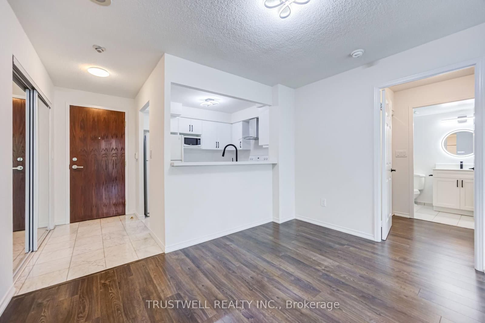 39 Pemberton Avenue, Unit 401 thumbnail 14
