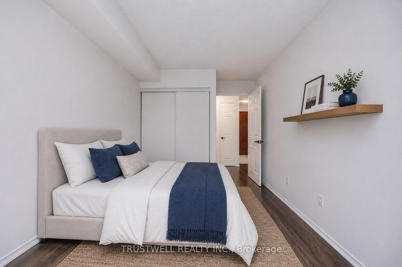 39 Pemberton Avenue, Unit 401 thumbnail 18