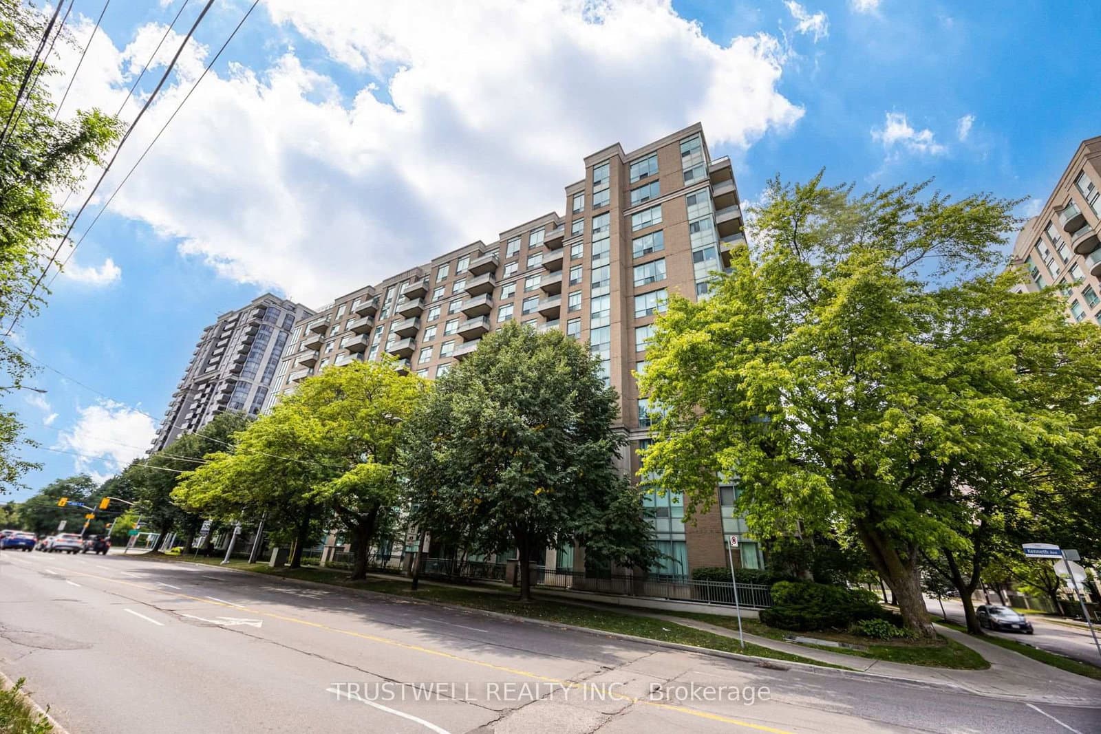 39 Pemberton Avenue, Unit 401 thumbnail 2