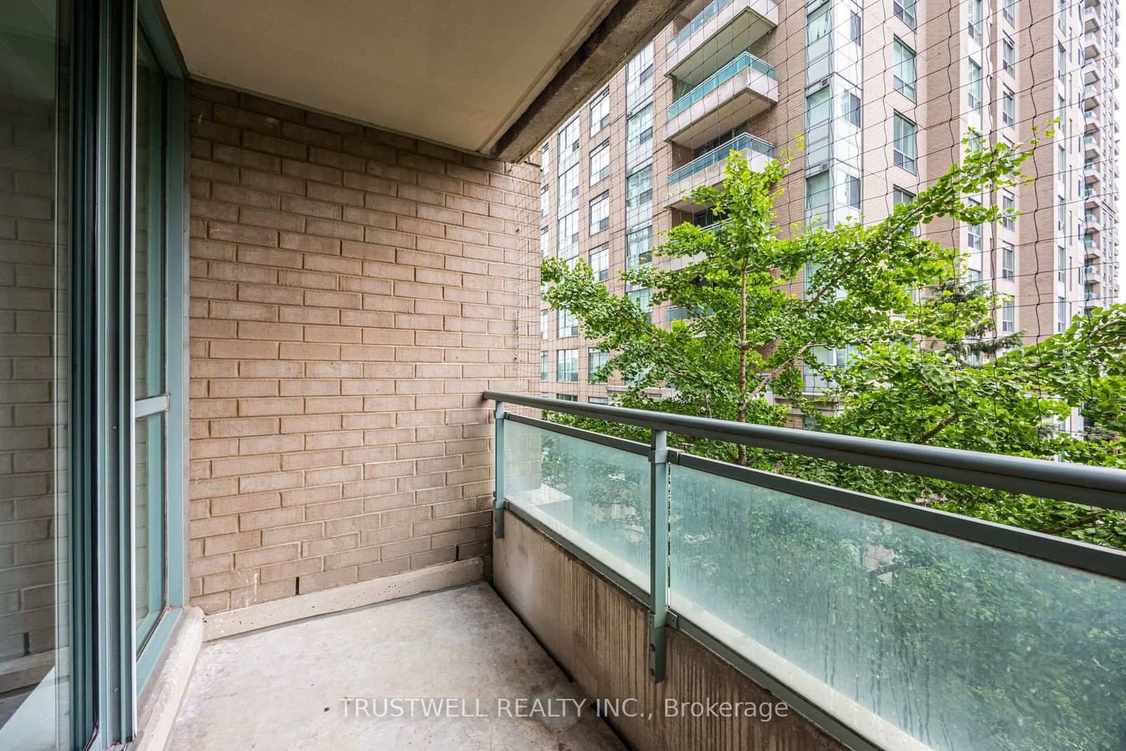 39 Pemberton Avenue, Unit 401 thumbnail 20