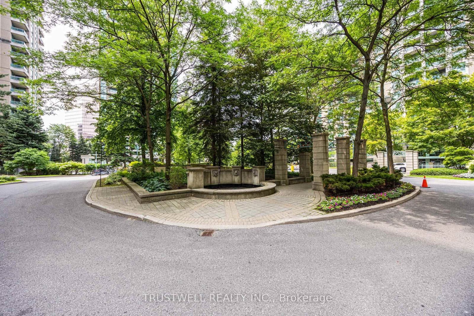 39 Pemberton Avenue, Unit 401 thumbnail 21