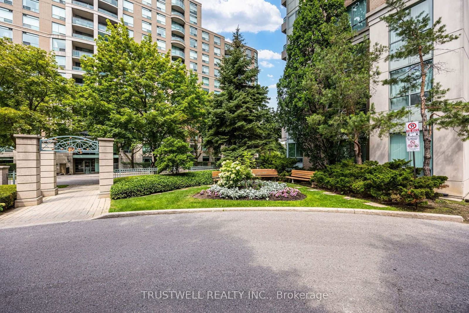 39 Pemberton Avenue, Unit 401 thumbnail 22