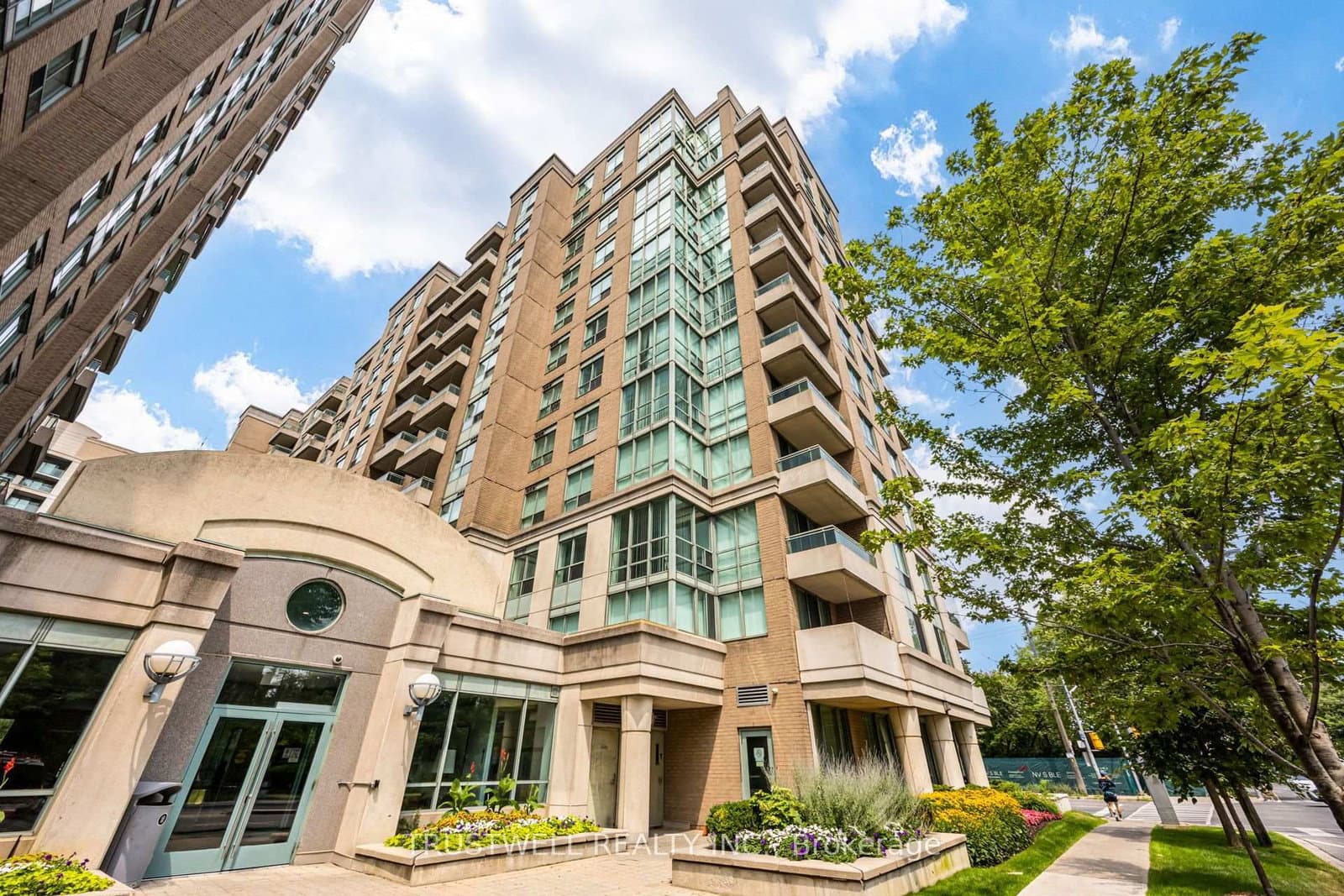 39 Pemberton Avenue, Unit 401 thumbnail 3