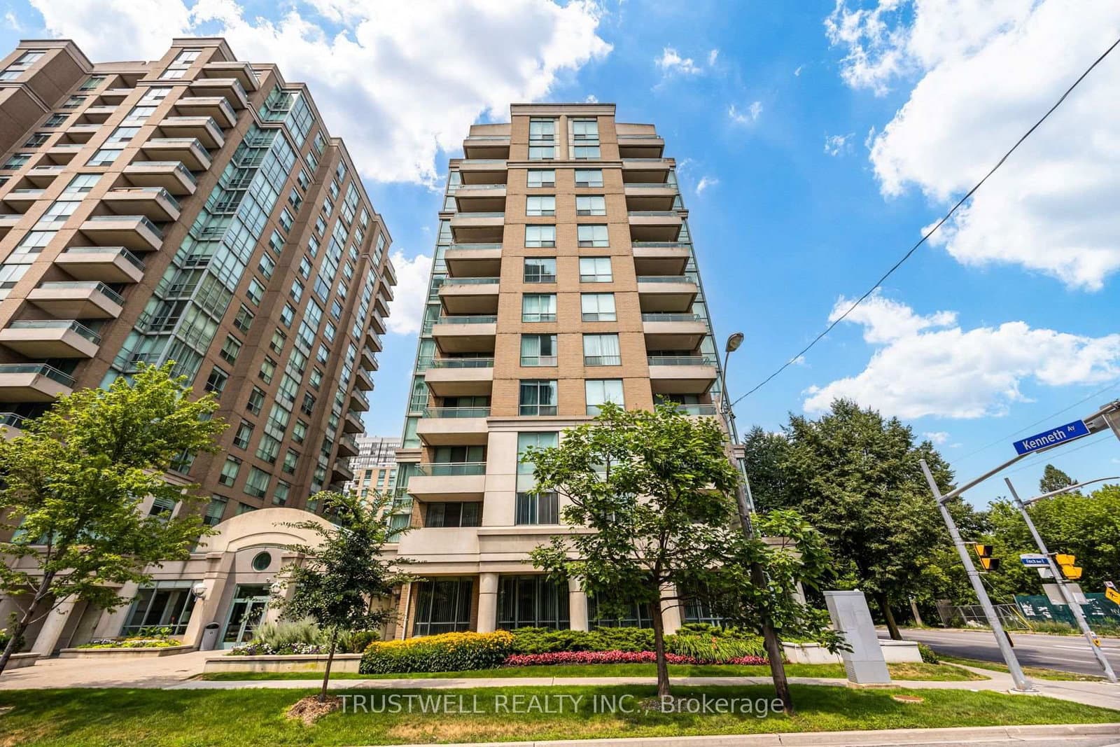 39 Pemberton Avenue, Unit 401 thumbnail 4