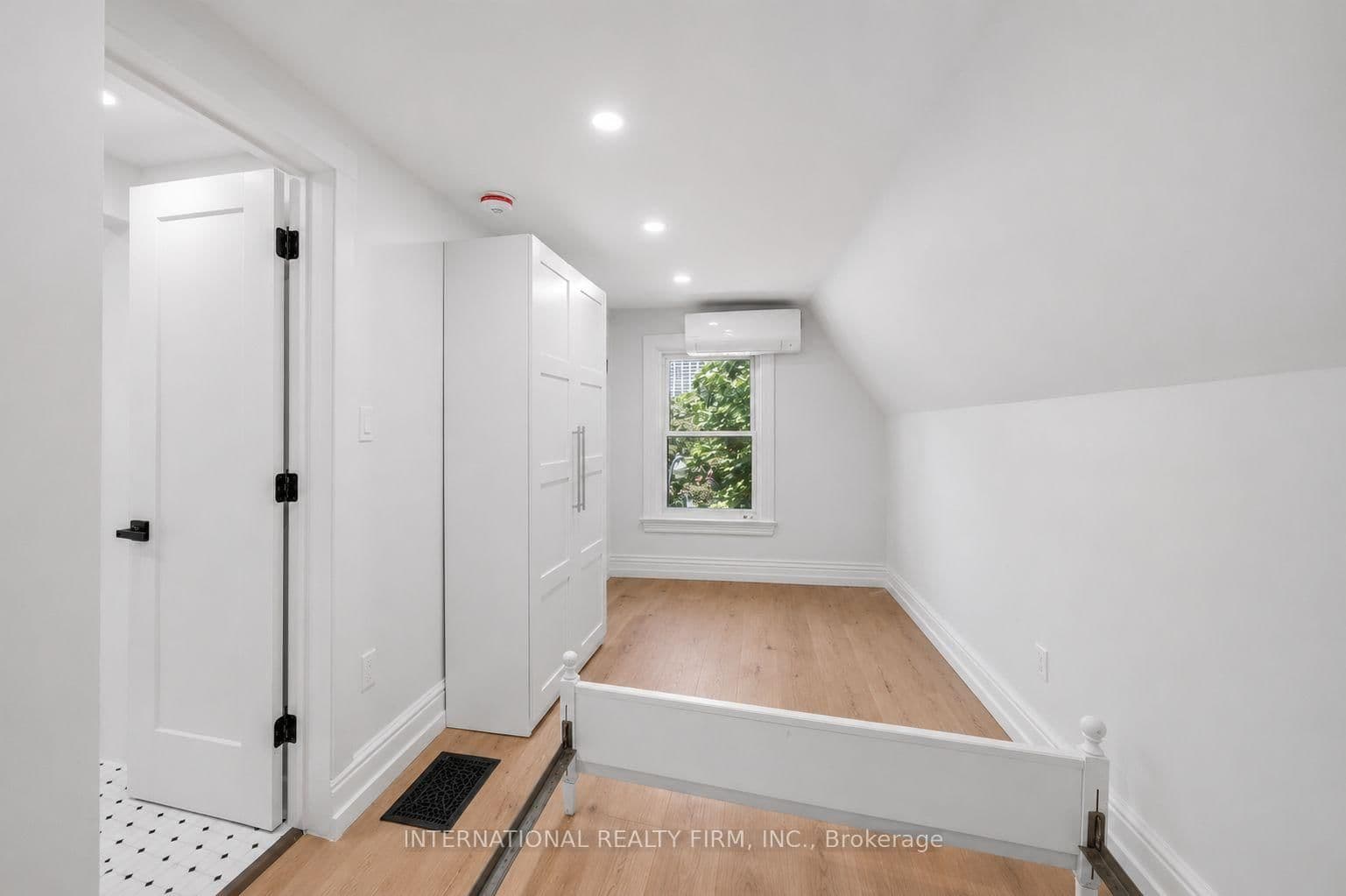 793 Dufferin Street, Unit Upper thumbnail 23
