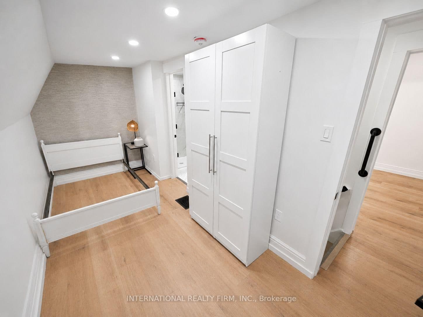 793 Dufferin Street, Unit Upper thumbnail 24