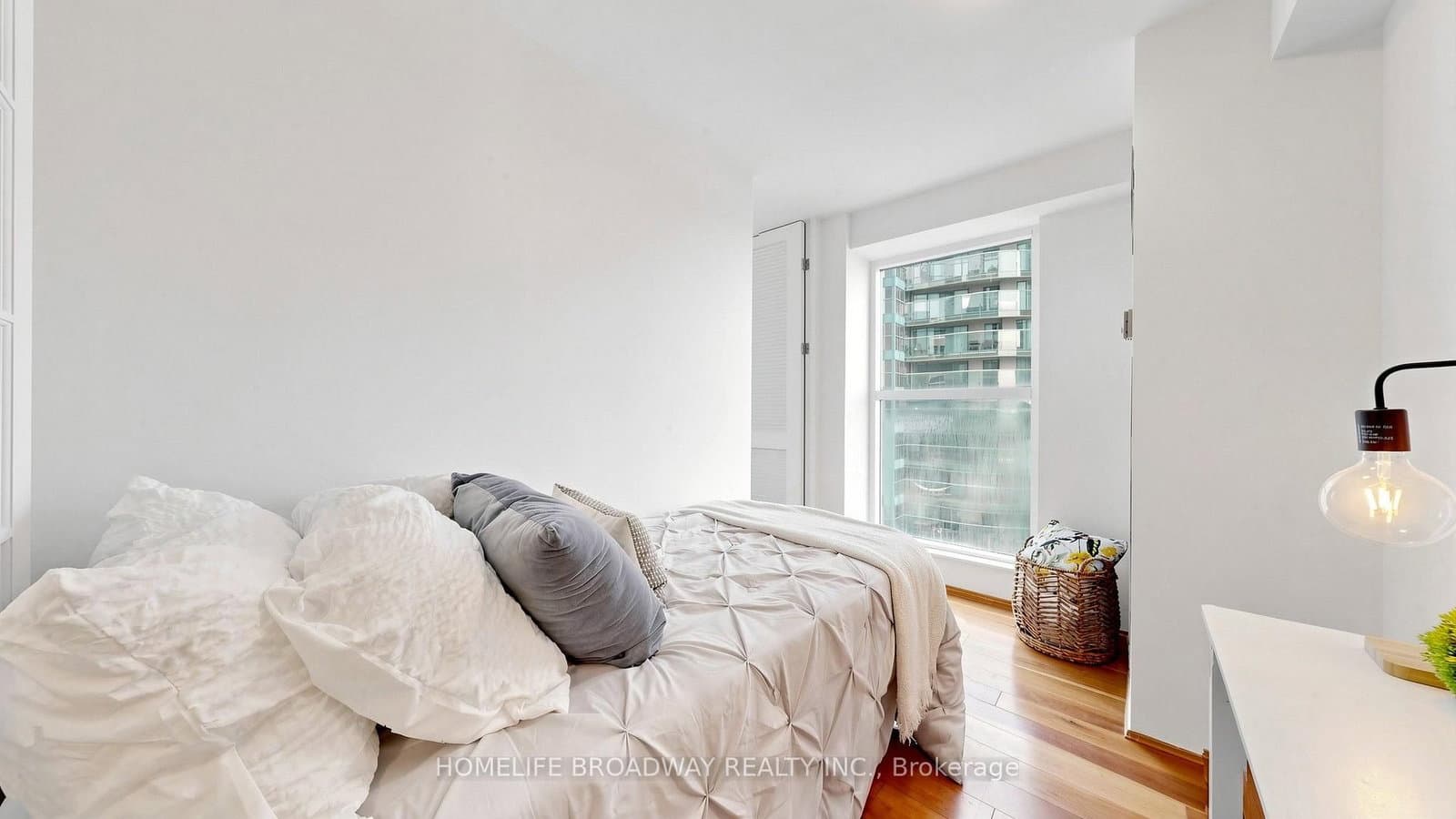 77 Harbour Square, Unit 3507 thumbnail 24