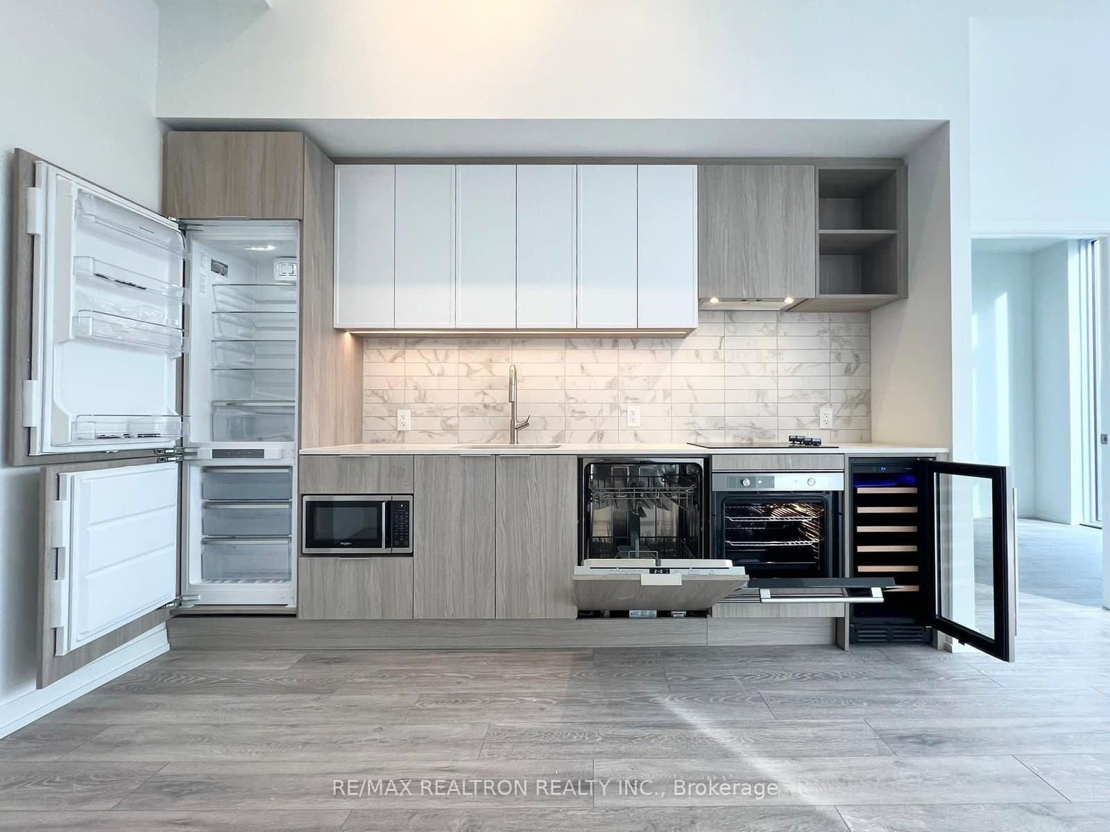 2020 Bathurst Street, Unit 207 thumbnail 16