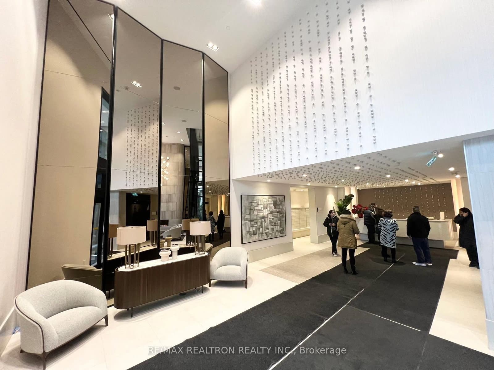2020 Bathurst Street, Unit 207 thumbnail 4
