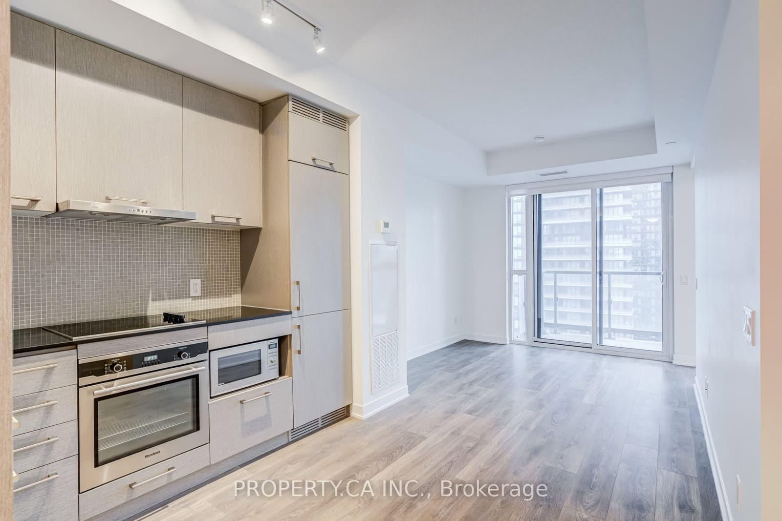 #3715 - 87 Peter Street