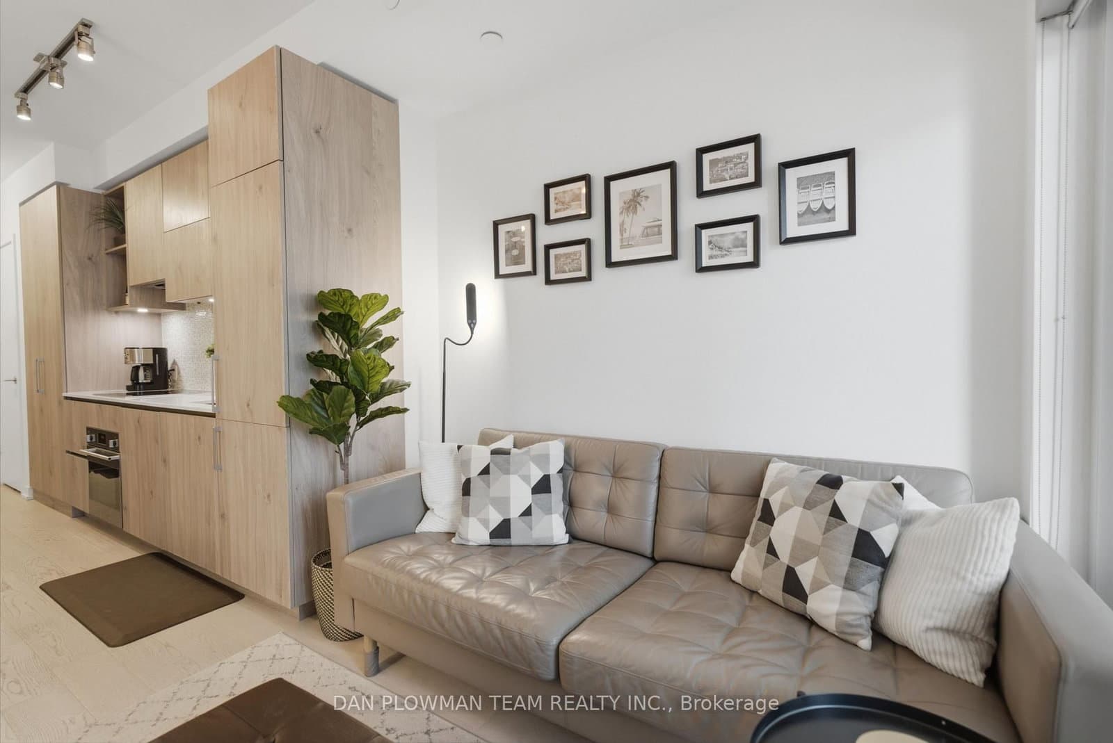 1 Yorkville Avenue, Unit 901 thumbnail 12