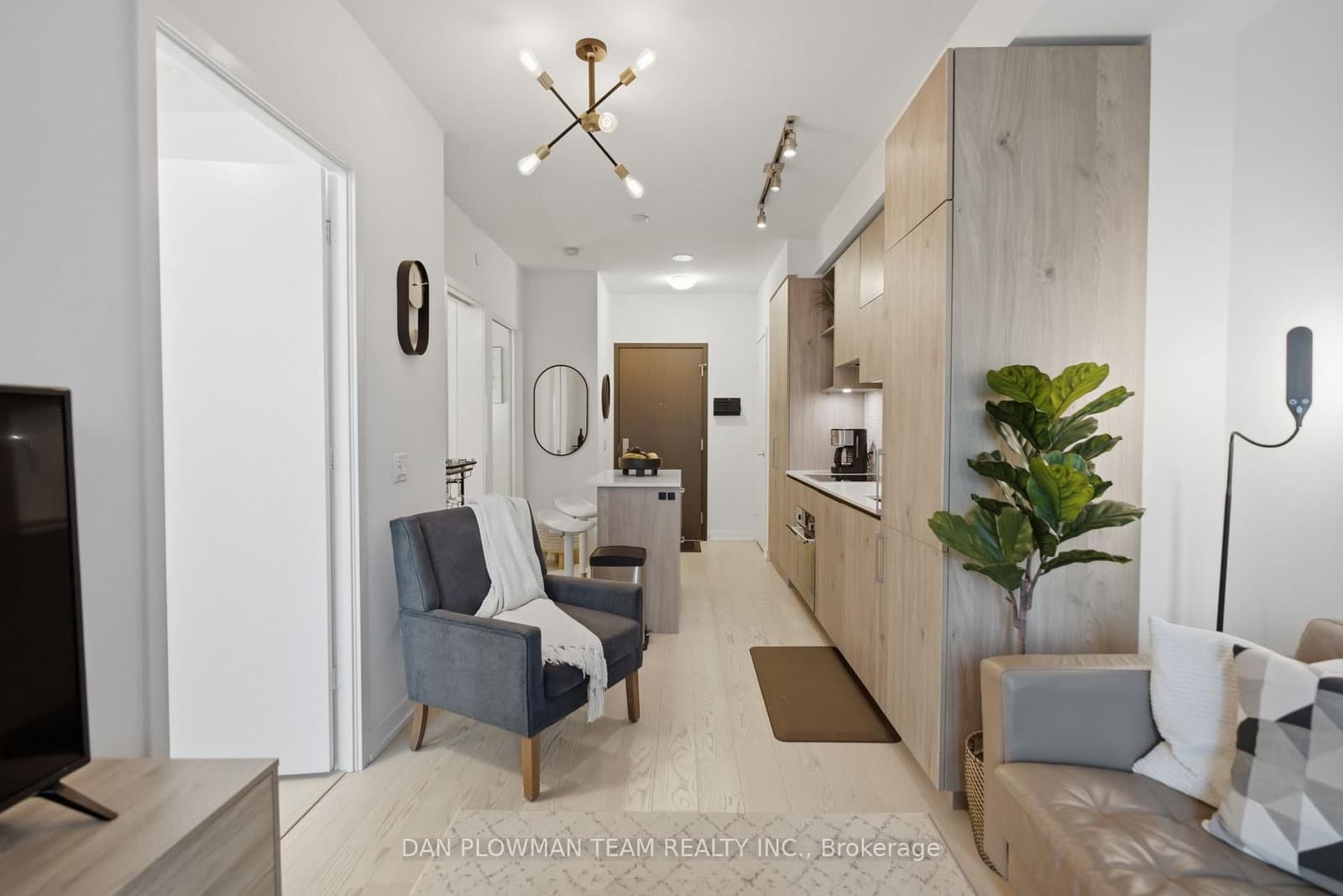 1 Yorkville Avenue, Unit 901 thumbnail 13