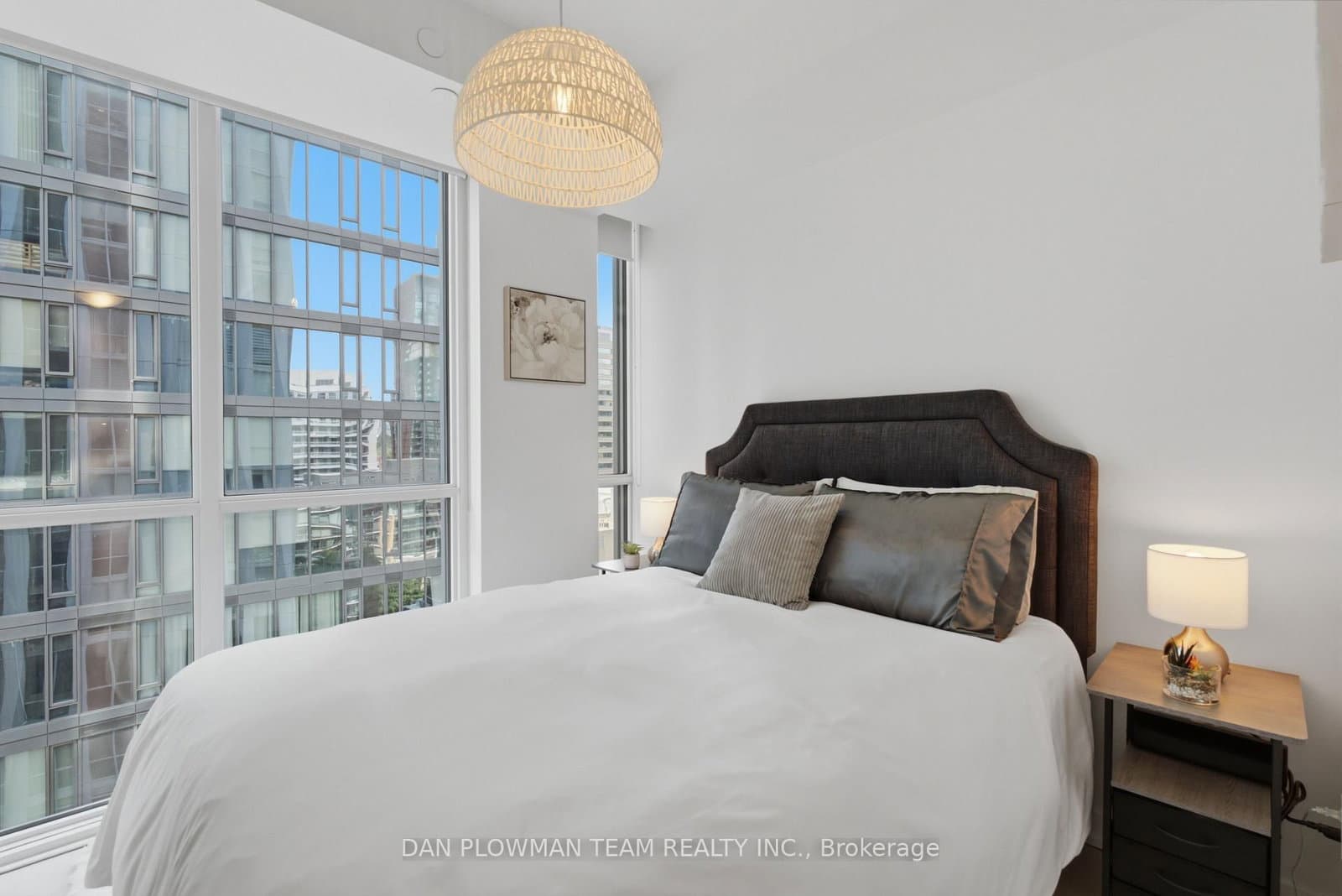 1 Yorkville Avenue, Unit 901 thumbnail 16