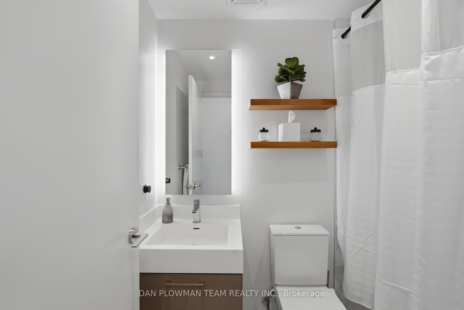1 Yorkville Avenue, Unit 901 thumbnail 18