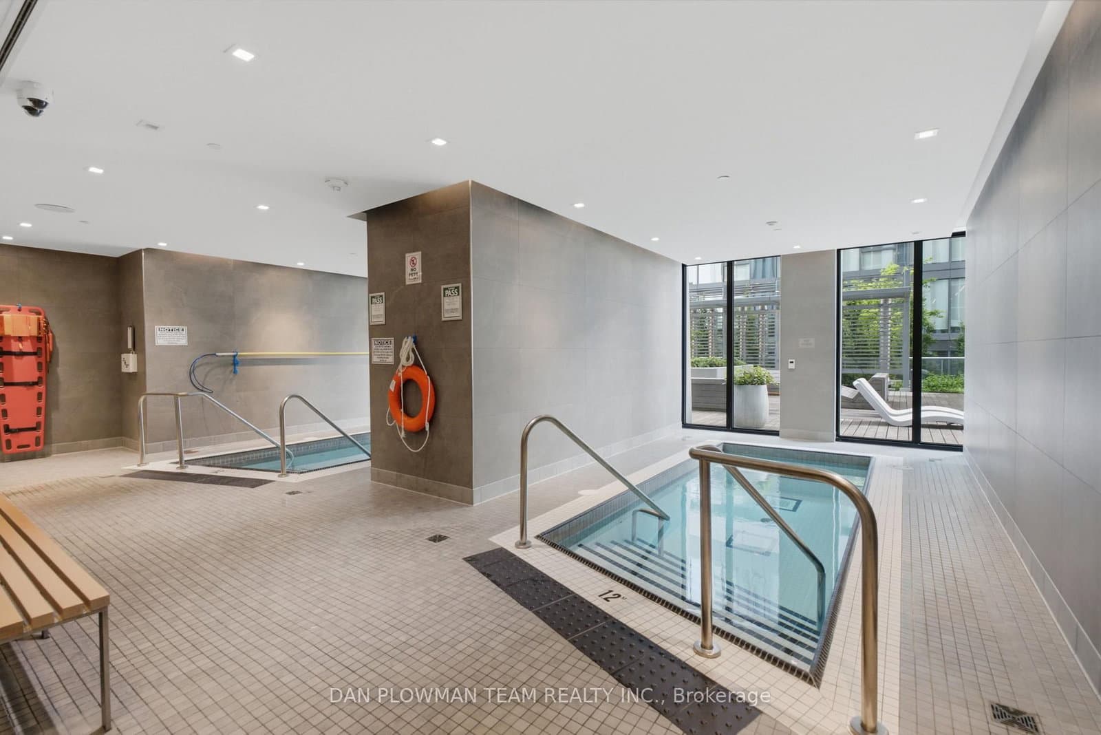 1 Yorkville Avenue, Unit 901 thumbnail 32