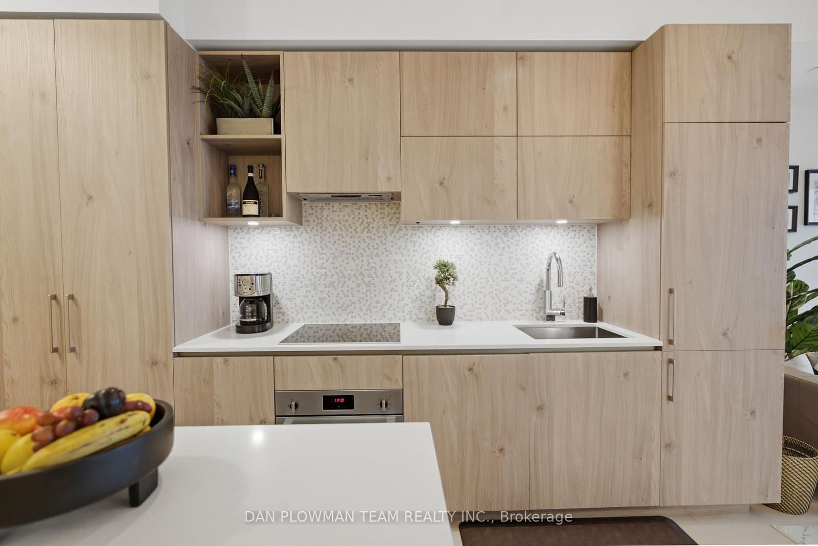 1 Yorkville Avenue, Unit 901 thumbnail 4