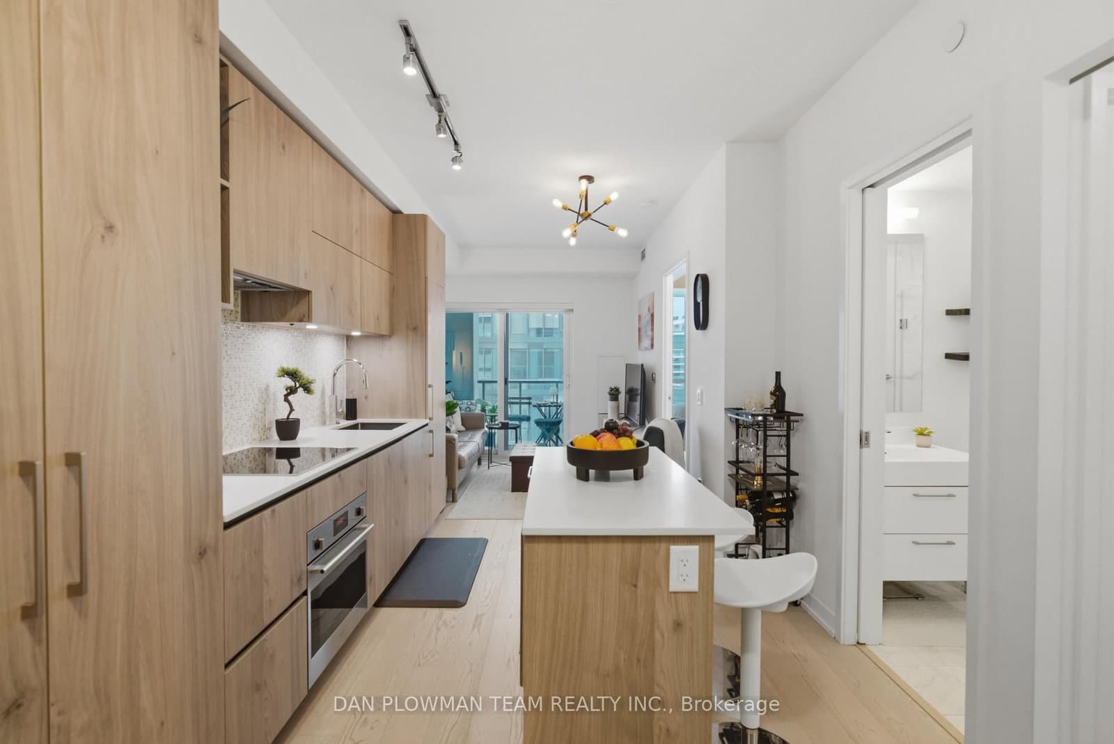 1 Yorkville Avenue, Unit 901 thumbnail 6