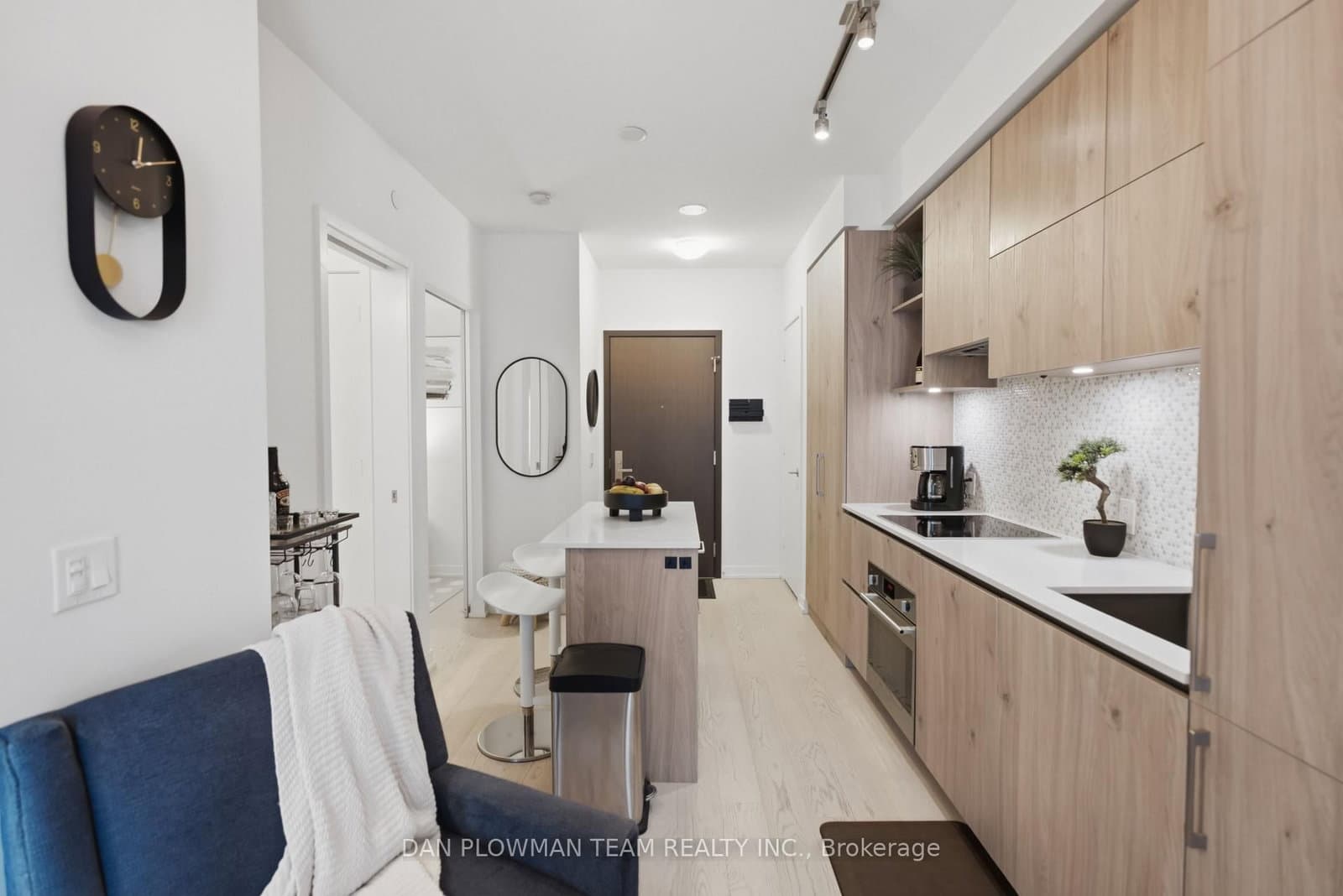 1 Yorkville Avenue, Unit 901 thumbnail 7