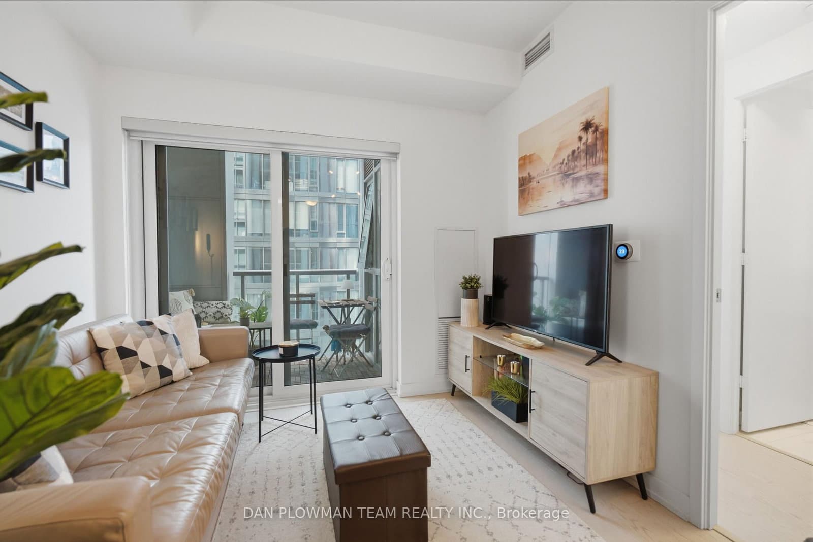 1 Yorkville Avenue, Unit 901 thumbnail 8