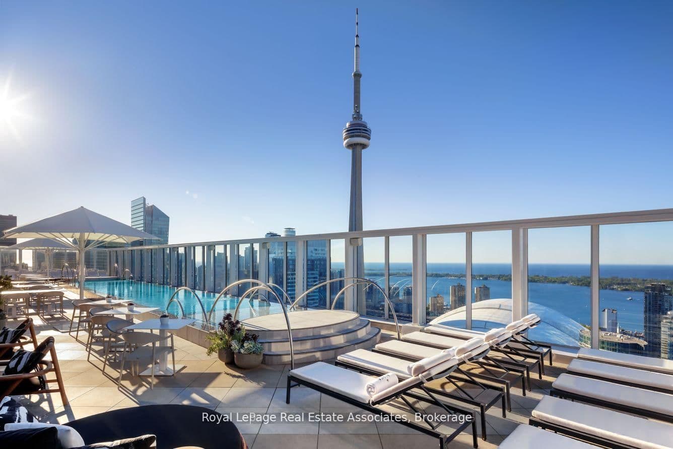88 Blue Jays Way, Unit 1604 thumbnail 11