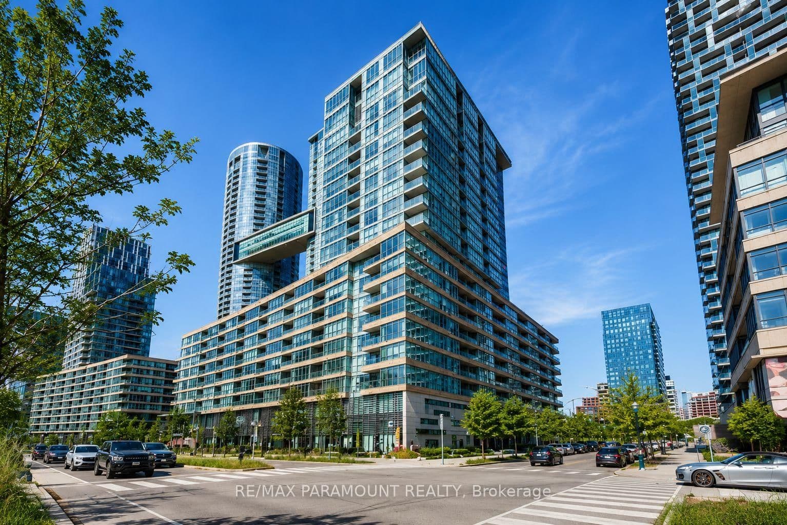 #555 - 10 Capreol Court