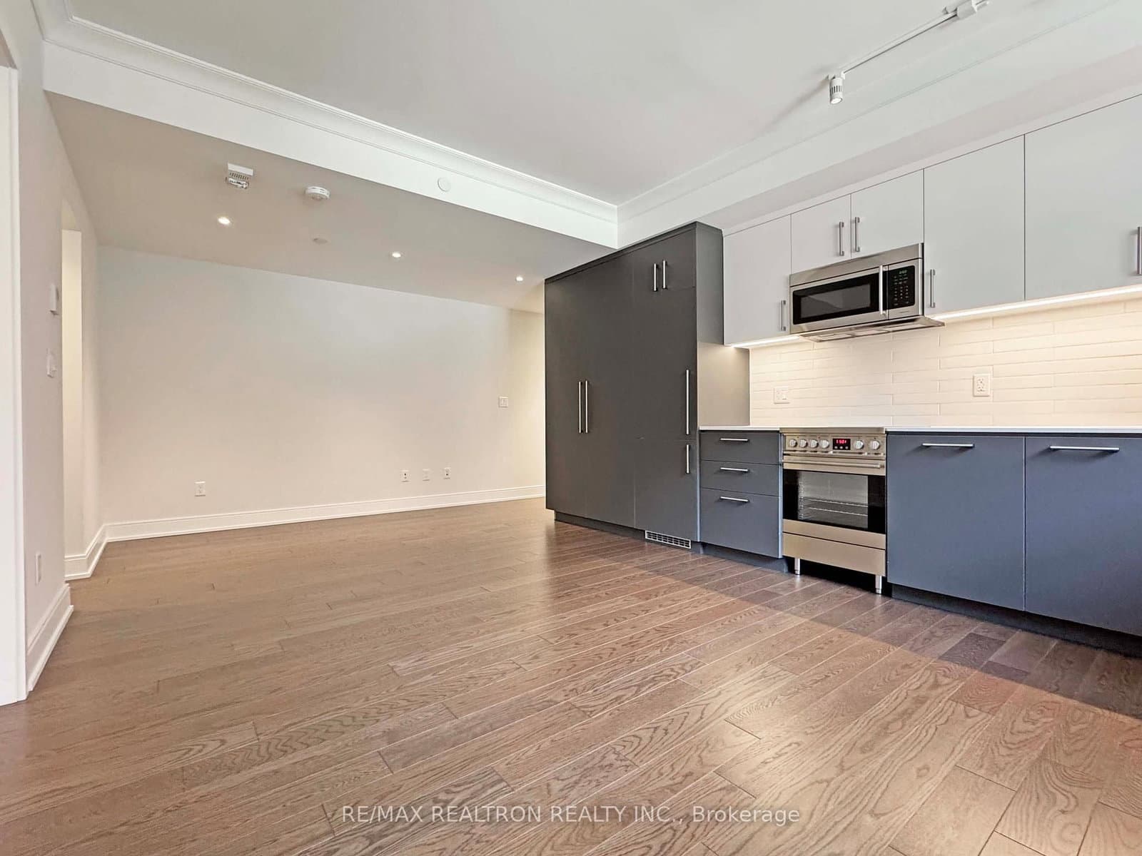 2 Clarendon Avenue, Unit 108 thumbnail 3