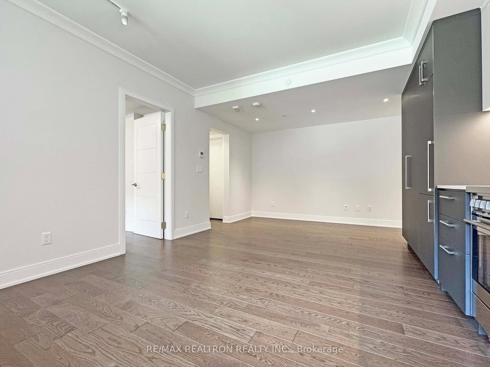 2 Clarendon Avenue, Unit 108 thumbnail 4