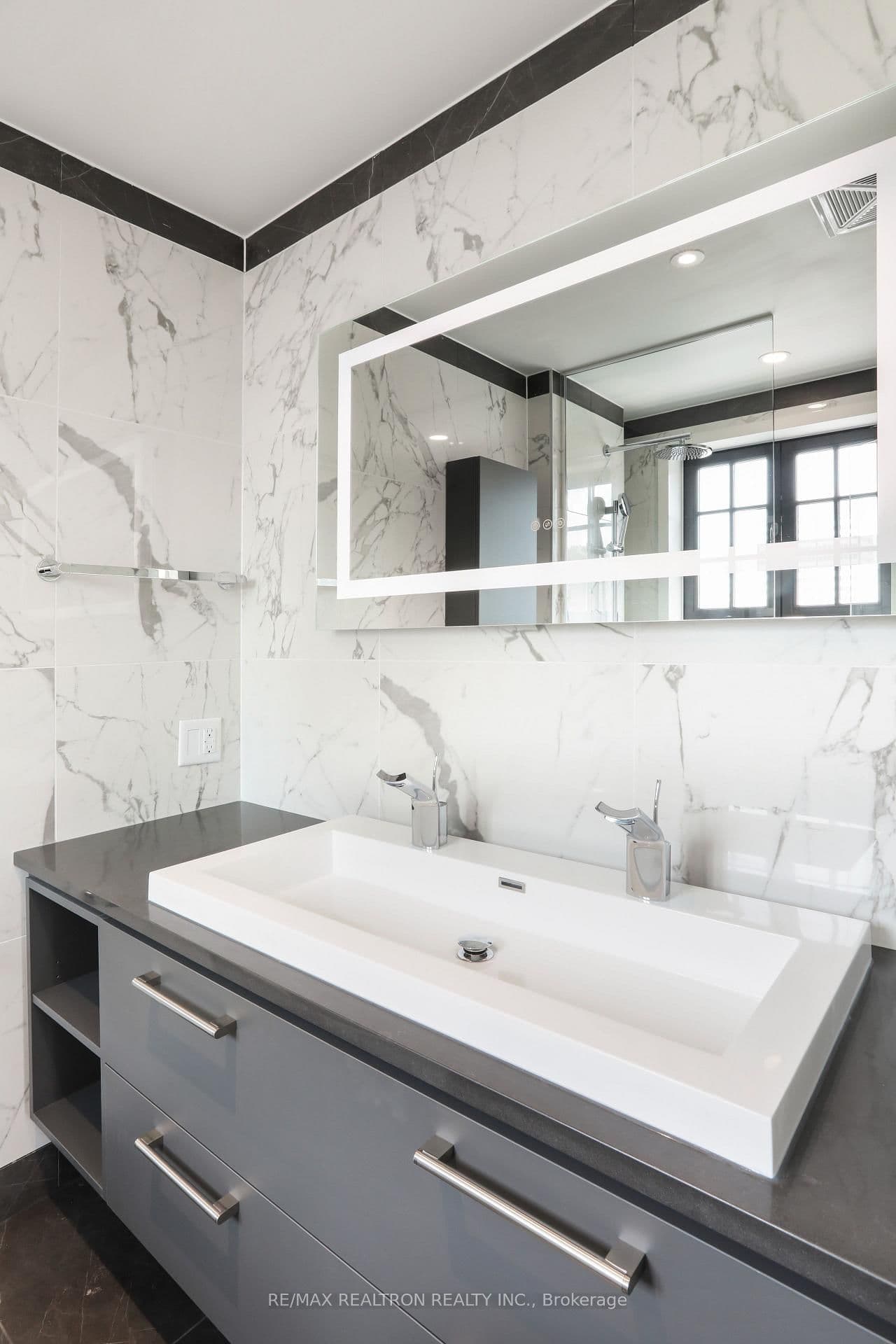 2 Clarendon Avenue, Unit 206 thumbnail 12