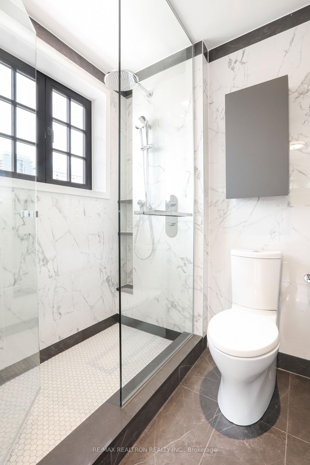 2 Clarendon Avenue, Unit 206 thumbnail 13