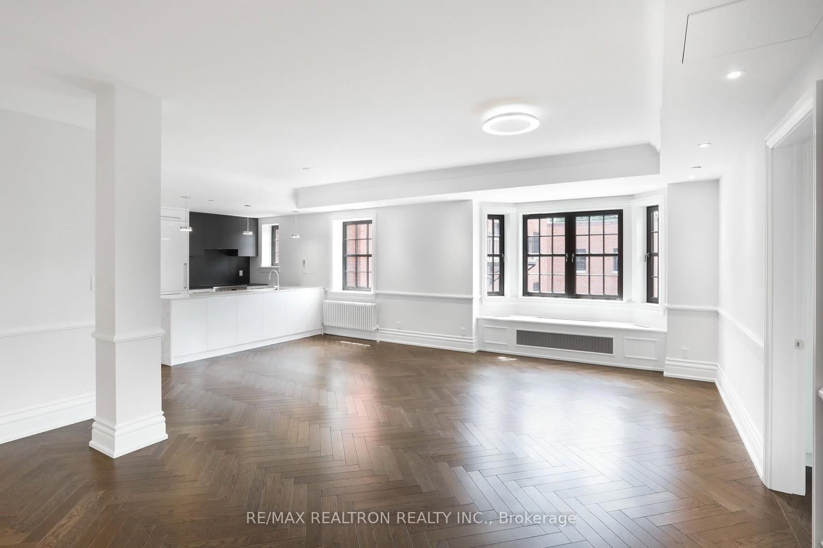 2 Clarendon Avenue, Unit 206 thumbnail 2