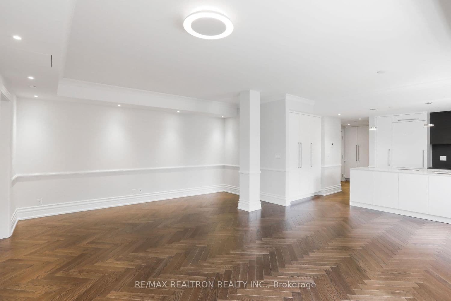 2 Clarendon Avenue, Unit 206 thumbnail 3