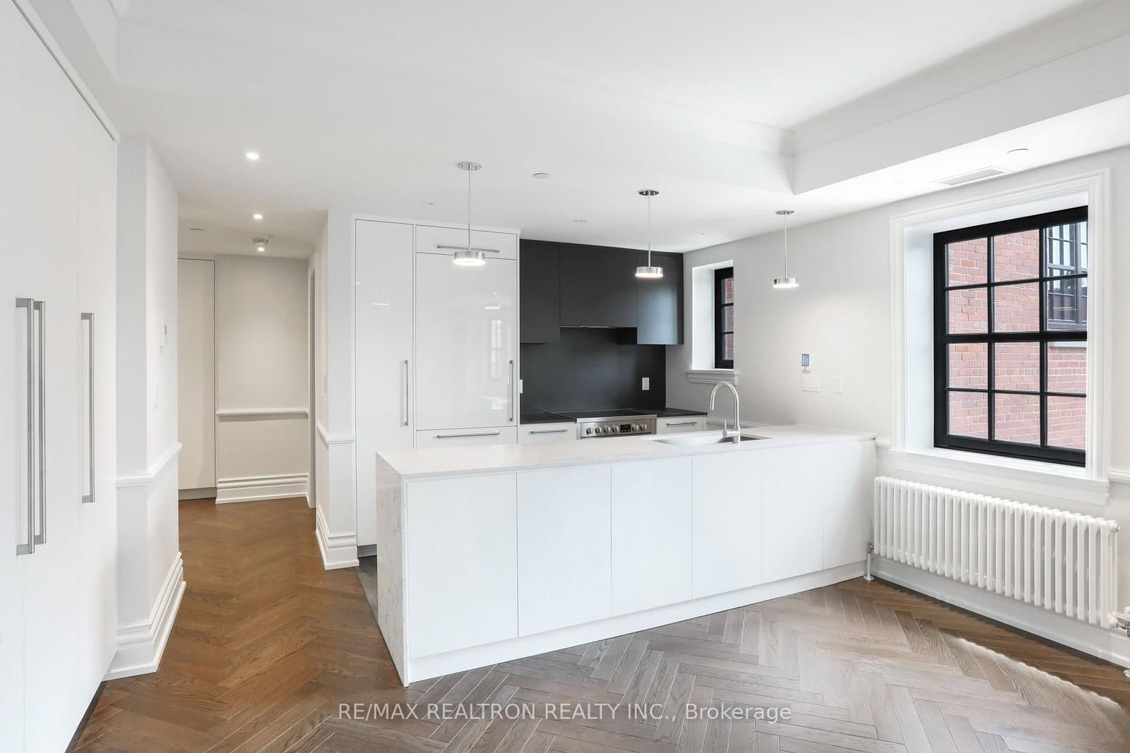 2 Clarendon Avenue, Unit 206 thumbnail 4
