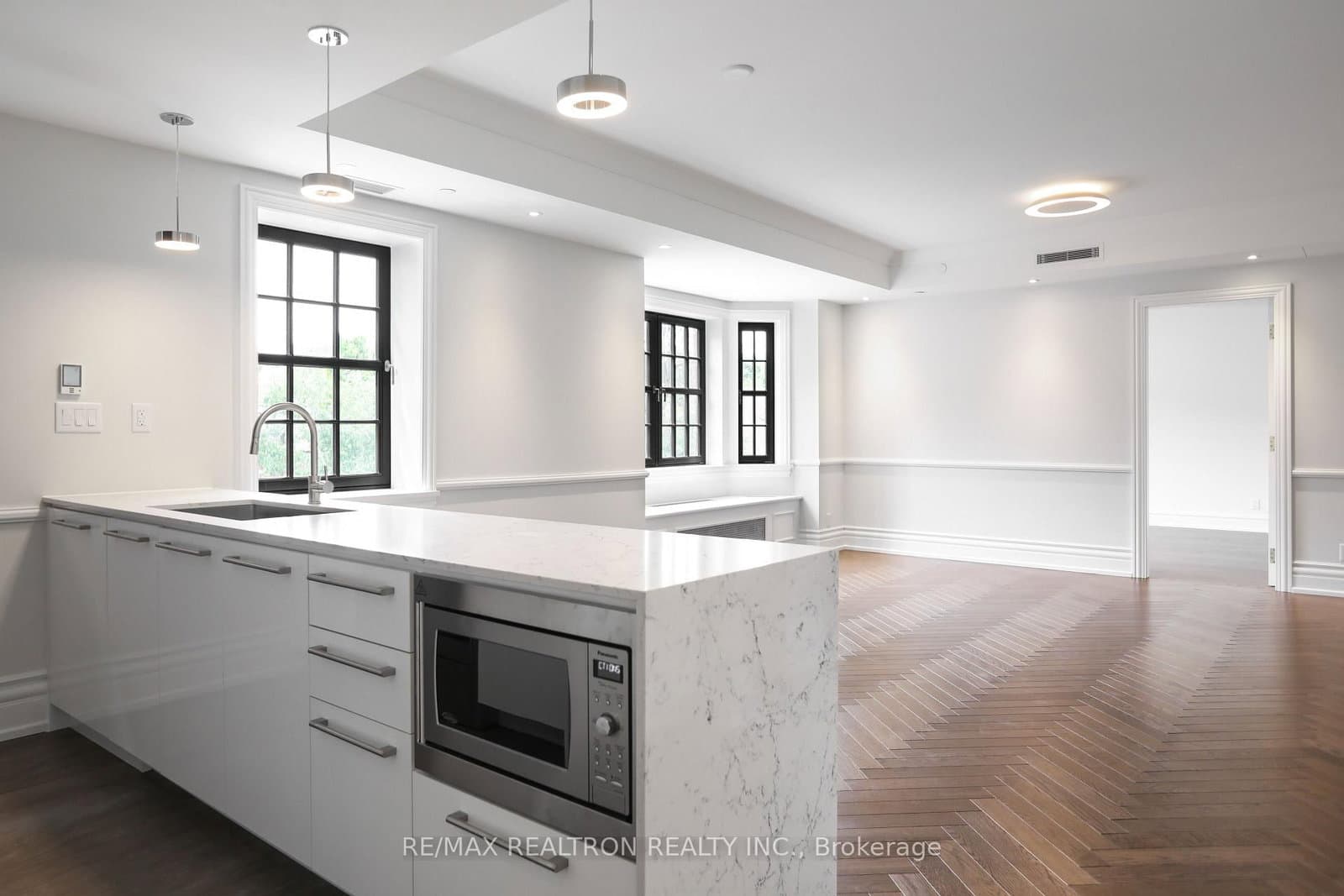 2 Clarendon Avenue, Unit 206 thumbnail 5
