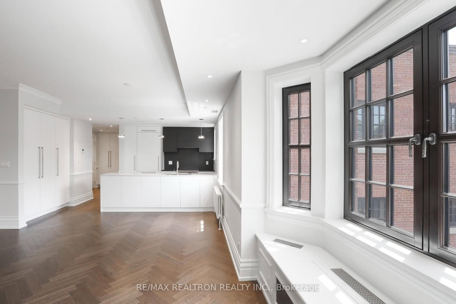 2 Clarendon Avenue, Unit 206 thumbnail 6