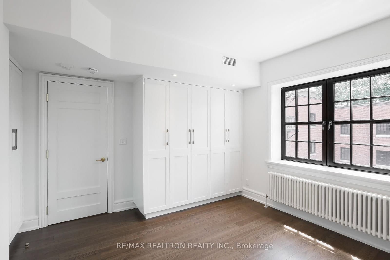 2 Clarendon Avenue, Unit 206 thumbnail 9