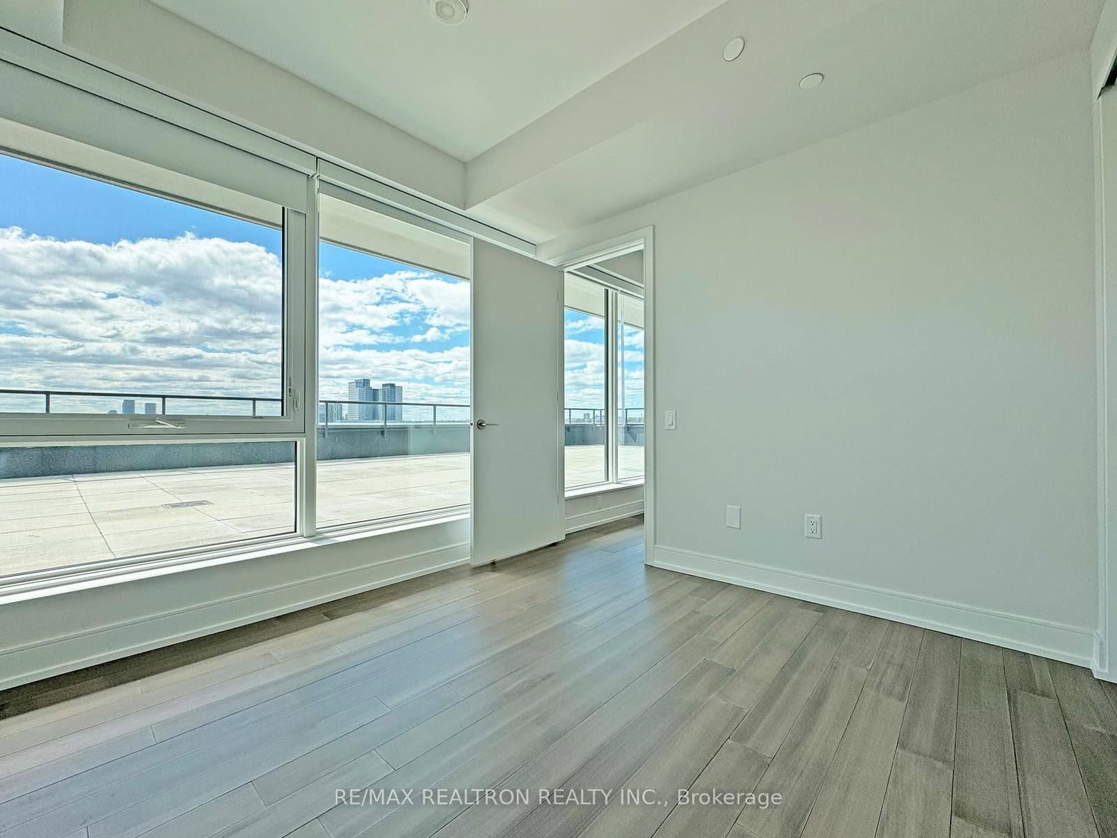 664 Spadina Avenue, Unit 1001 thumbnail 11