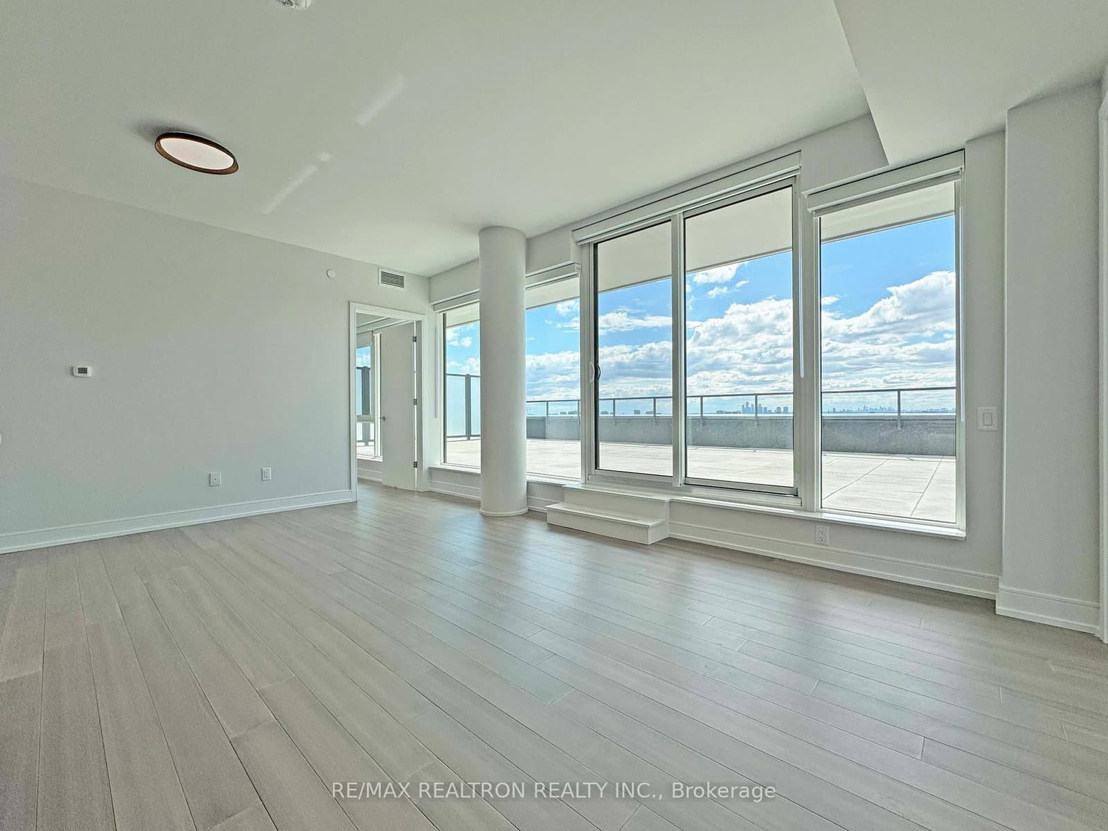 664 Spadina Avenue, Unit 1001 thumbnail 3