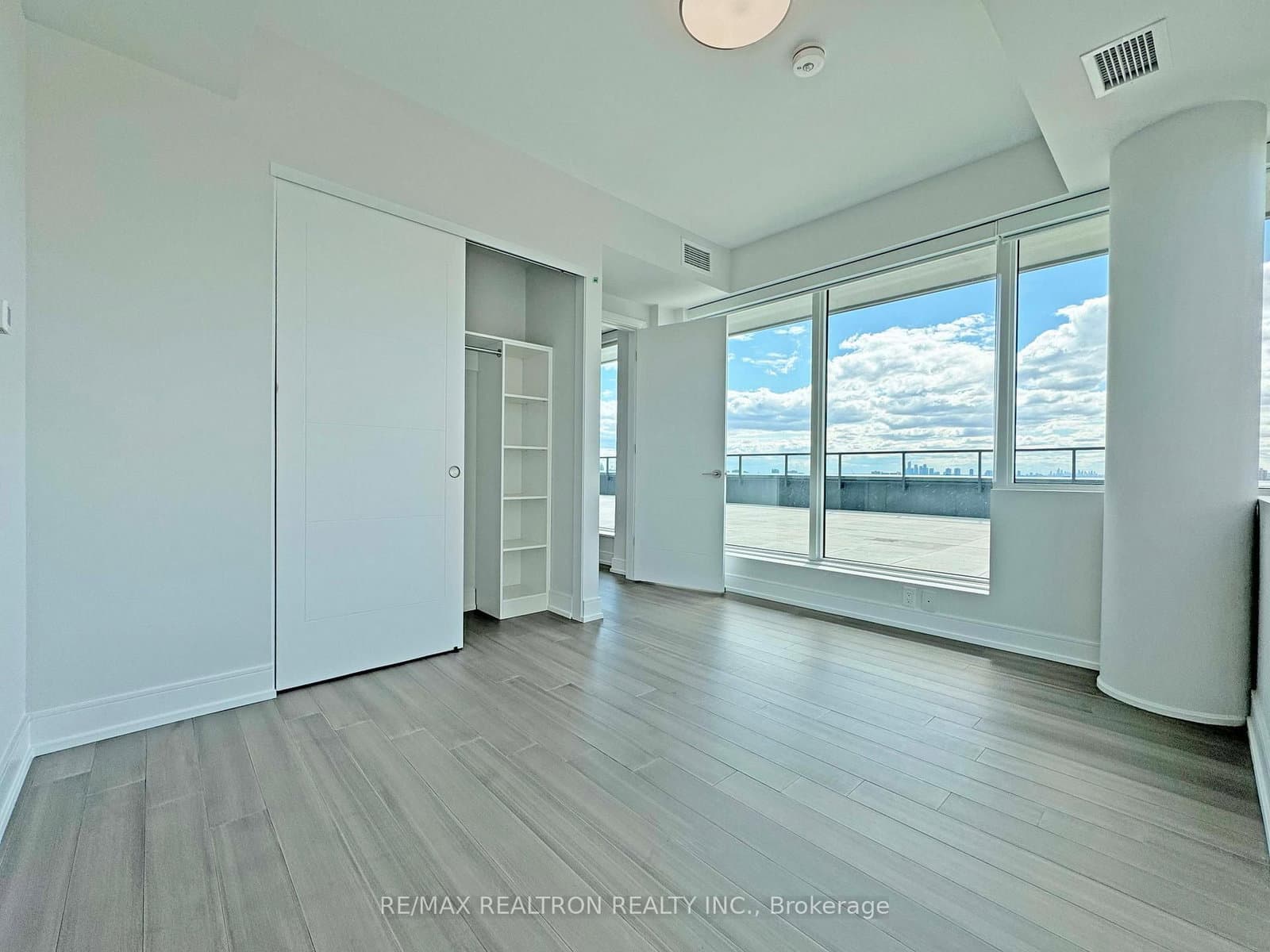 664 Spadina Avenue, Unit 1001 thumbnail 9