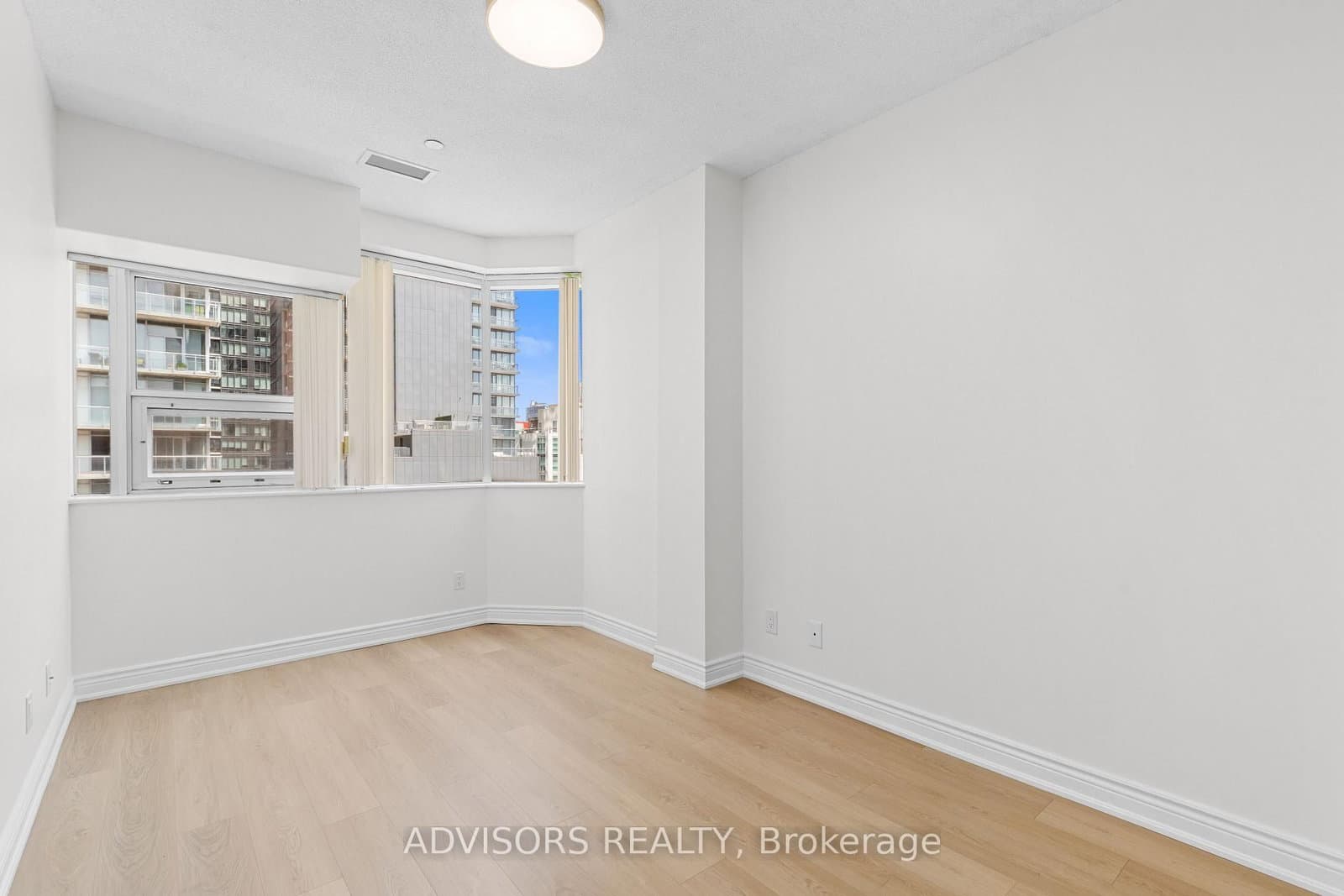 393 King Street W, Unit 1207 thumbnail 8