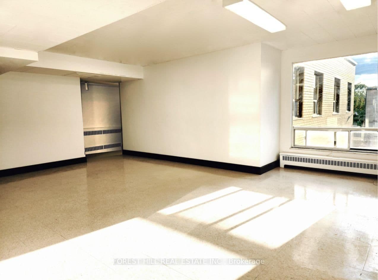 226 Bathurst Street, Unit 300 thumbnail 9