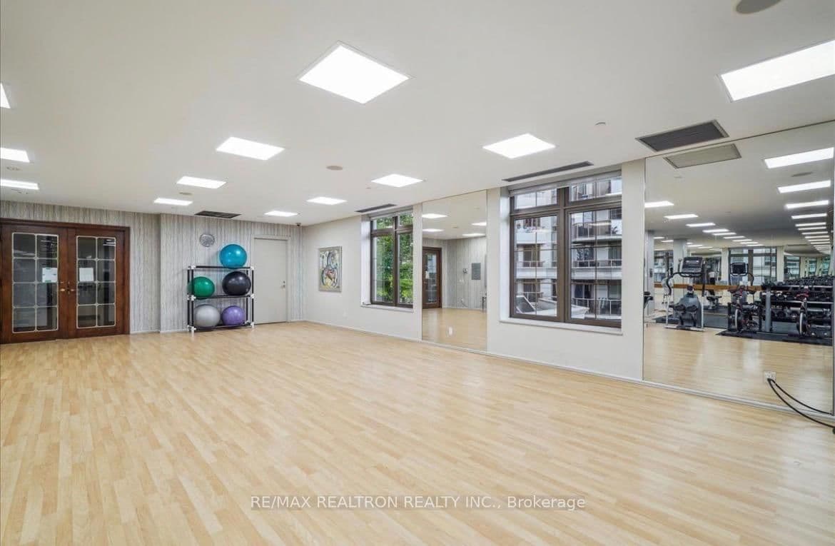 80 Harrison Garden Boulevard, Unit 1019 thumbnail 12