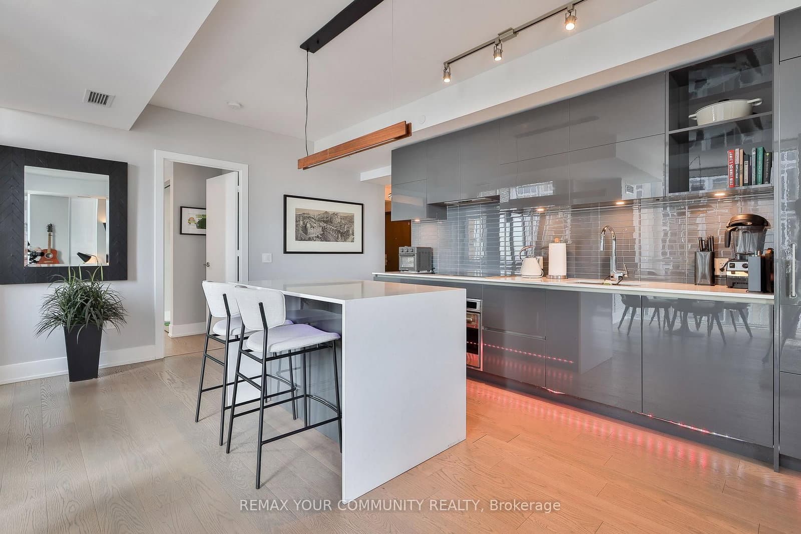 1 Yorkville Avenue, Unit 4301 thumbnail 11