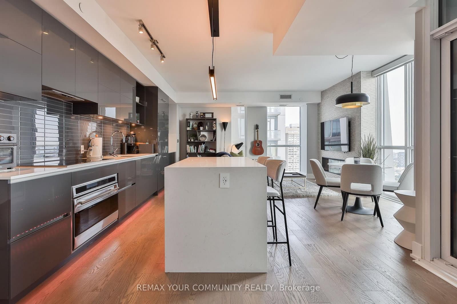 1 Yorkville Avenue, Unit 4301 thumbnail 12