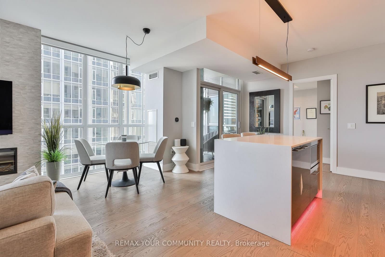 1 Yorkville Avenue, Unit 4301 thumbnail 13