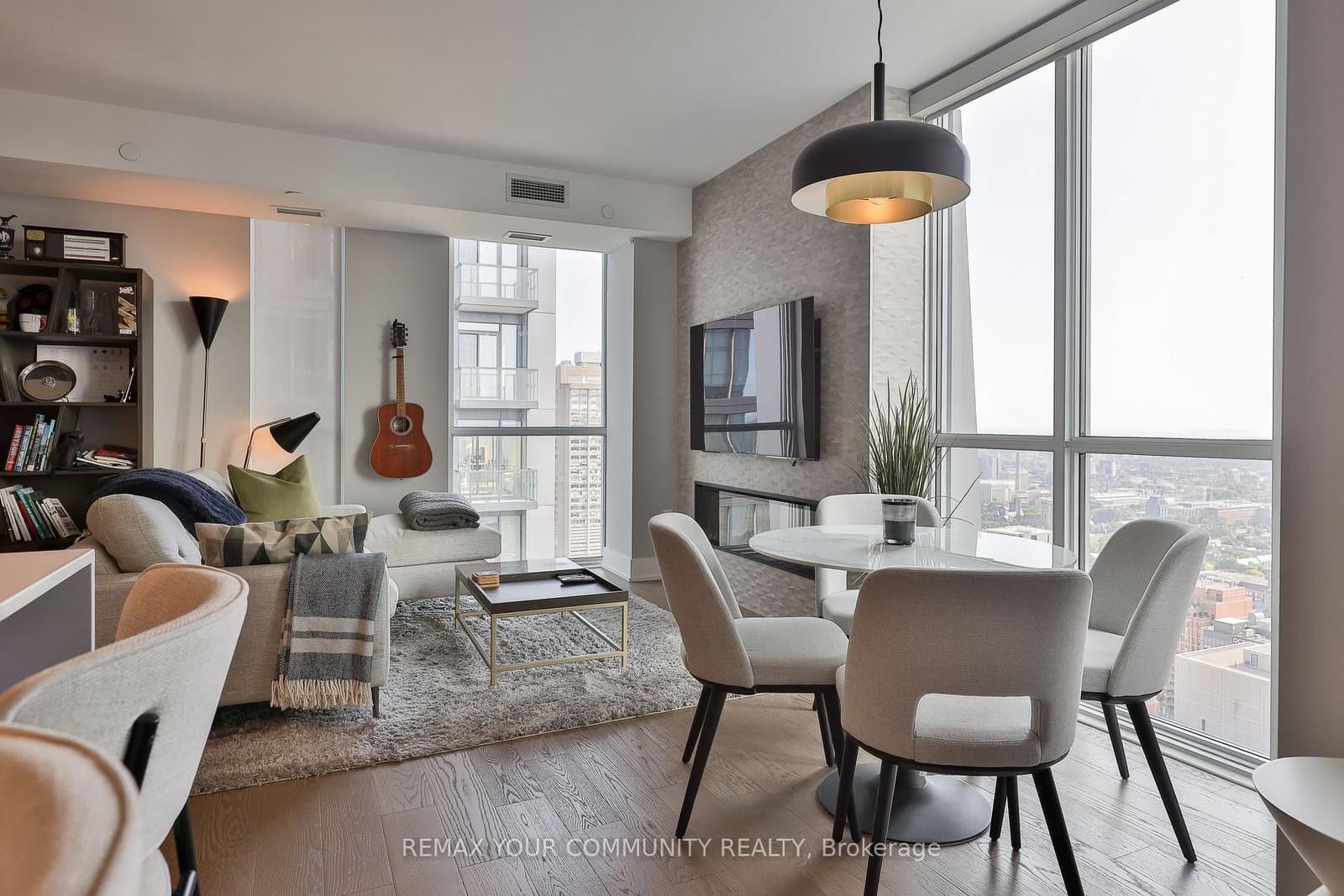 1 Yorkville Avenue, Unit 4301 thumbnail 14
