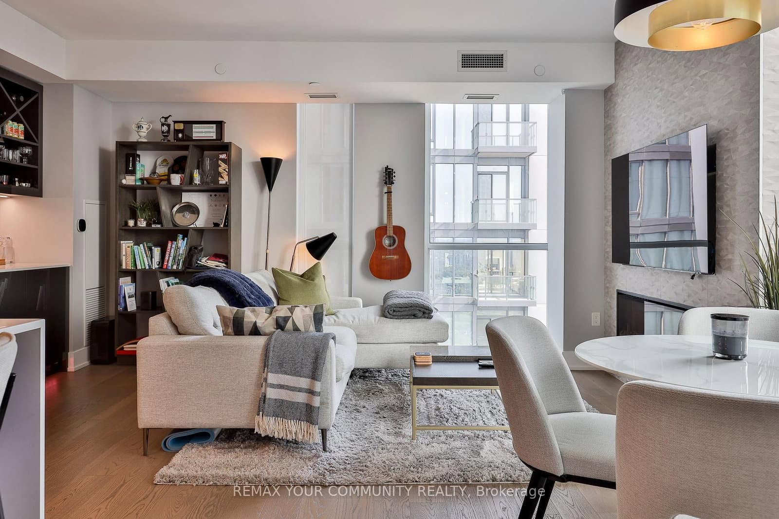 1 Yorkville Avenue, Unit 4301 thumbnail 15