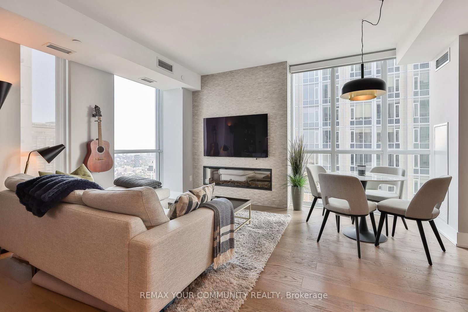 1 Yorkville Avenue, Unit 4301 thumbnail 16